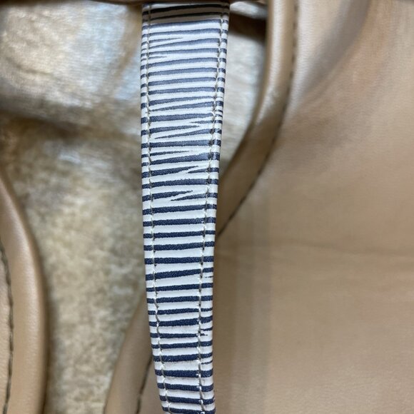 Call it Spring Aarenial Thong Sandals Size Womens 8 EUC Flat Gray White Tan Gold - Picture 2 of 6